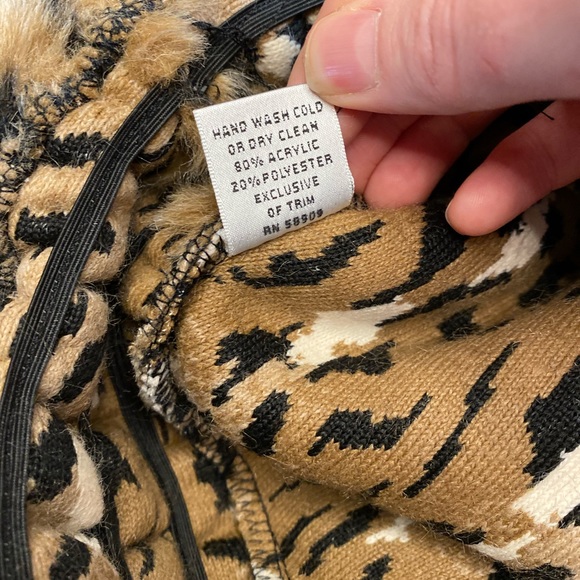 Preston & York cheetah hat and scarf - Picture 8 of 12